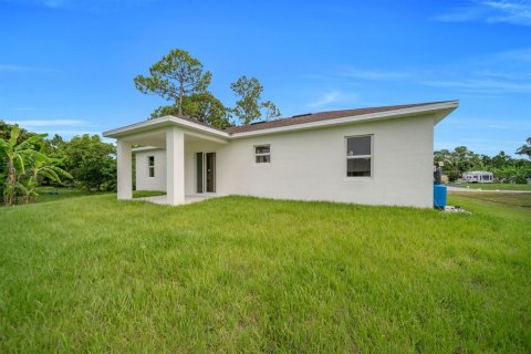 House in Lehigh Acres, Florida 3 bedrooms, 138.7 sq.m. № 2109855 - photo 28