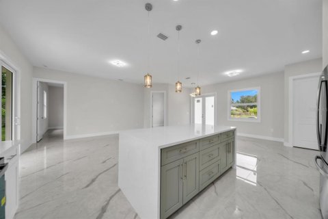 House in Lehigh Acres, Florida 3 bedrooms, 138.7 sq.m. № 2109855 - photo 10