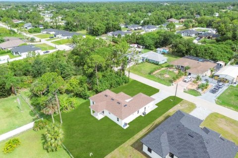 House in Lehigh Acres, Florida 3 bedrooms, 138.7 sq.m. № 2109855 - photo 30