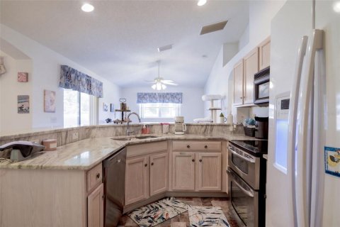 House in Deltona, Florida 3 bedrooms, 132.85 sq.m. № 2415038 - photo 11
