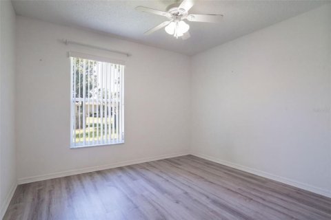 House in Deltona, Florida 3 bedrooms, 132.85 sq.m. № 2415038 - photo 15