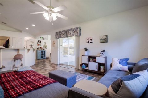 House in Deltona, Florida 3 bedrooms, 132.85 sq.m. № 2415038 - photo 13