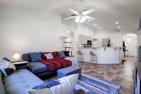 House in Deltona, Florida 3 bedrooms, 132.85 sq.m. № 2415038 - photo 12