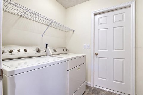 House in Deltona, Florida 3 bedrooms, 132.85 sq.m. № 2415038 - photo 24