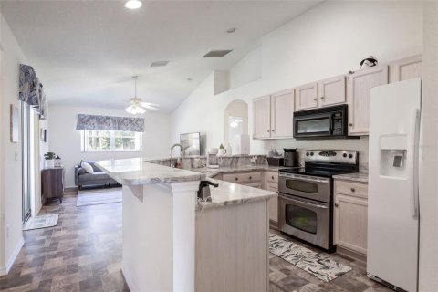 House in Deltona, Florida 3 bedrooms, 132.85 sq.m. № 2415038 - photo 8