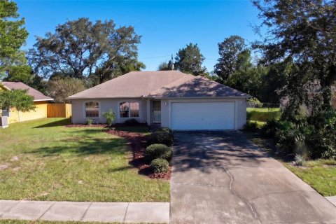 House in Deltona, Florida 3 bedrooms, 132.85 sq.m. № 2415038 - photo 2