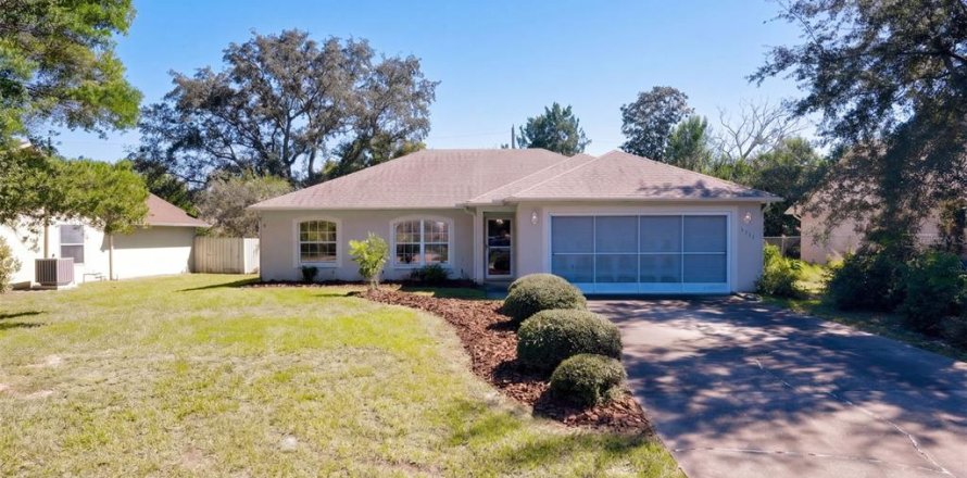House in Deltona, Florida 3 bedrooms, 132.85 sq.m. № 2415038