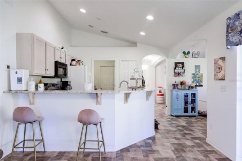 House in Deltona, Florida 3 bedrooms, 132.85 sq.m. № 2415038 - photo 10