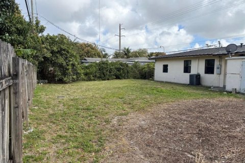 House in Miami Gardens, Florida 4 bedrooms, 115.94 sq.m. № 2044268 - photo 7