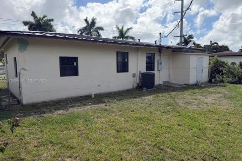 House in Miami Gardens, Florida 4 bedrooms, 115.94 sq.m. № 2044268 - photo 3
