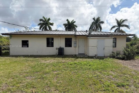 House in Miami Gardens, Florida 4 bedrooms, 115.94 sq.m. № 2044268 - photo 4