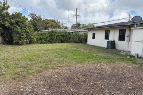 House in Miami Gardens, Florida 4 bedrooms, 115.94 sq.m. № 2044268 - photo 6