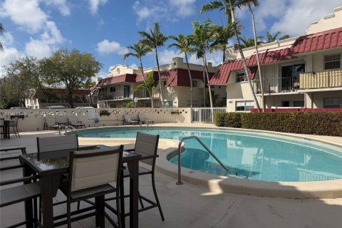 Condo in Pinecrest, Florida, 1 bedroom  № 2042972