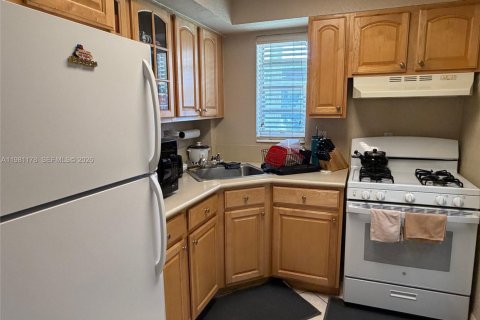 Condo in Pinecrest, Florida, 1 bedroom  № 2042972 - photo 7