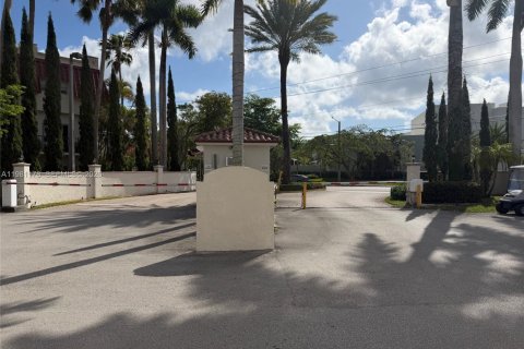 Condo in Pinecrest, Florida, 1 bedroom  № 2042972 - photo 16