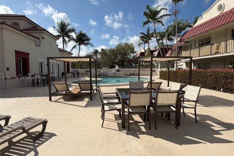 Condo in Pinecrest, Florida, 1 bedroom  № 2042972 - photo 2