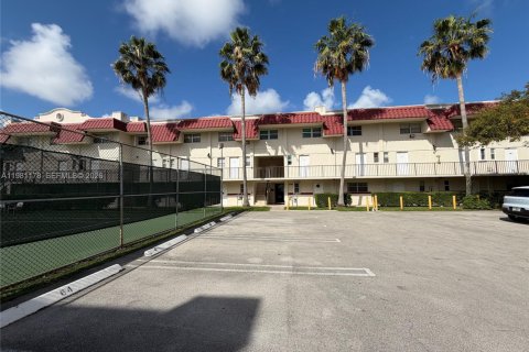 Condo in Pinecrest, Florida, 1 bedroom  № 2042972 - photo 15