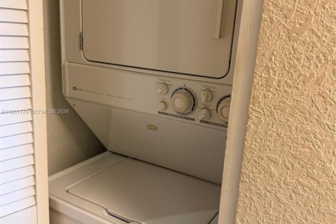 Condo in Pinecrest, Florida, 1 bedroom  № 2042972 - photo 10