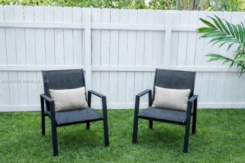 Condo in Pinecrest, Florida, 1 bedroom  № 2042972 - photo 11