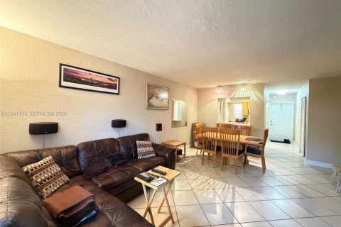 Condo in Pinecrest, Florida, 1 bedroom  № 2042972 - photo 4