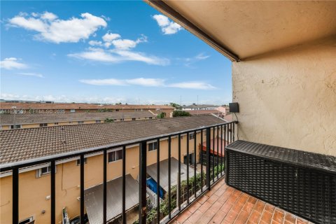 Condo in Miami, Florida, 2 bedrooms  № 1994586 - photo 20