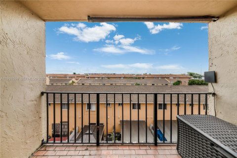 Condo in Miami, Florida, 2 bedrooms  № 1994586 - photo 19