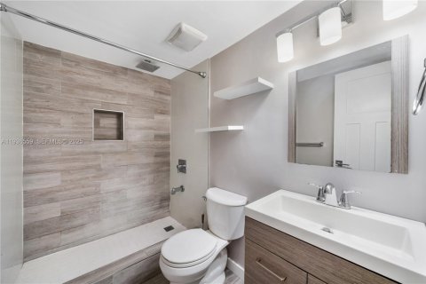 Condo in Miami, Florida, 2 bedrooms  № 1994586 - photo 15