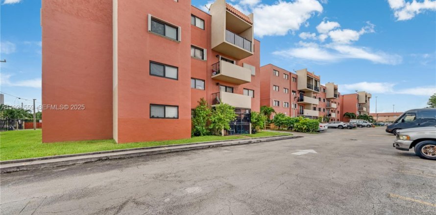 Condo in Miami, Florida, 2 bedrooms  № 1994586