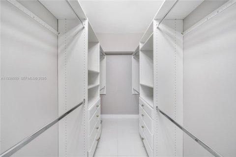 Condo in Miami, Florida, 2 bedrooms  № 1994586 - photo 16