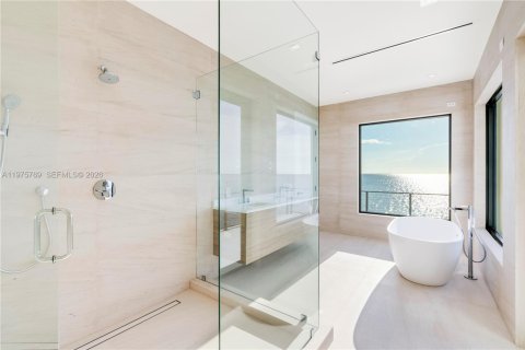 Купить виллу или дом в Корал-Гейблс, Флорида 7 спален, 862.78м2, № 2040084 - фото 13