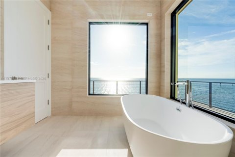 Купить виллу или дом в Корал-Гейблс, Флорида 7 спален, 862.78м2, № 2040084 - фото 16