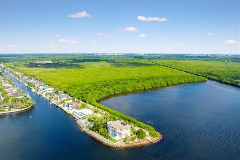 Купить виллу или дом в Корал-Гейблс, Флорида 7 спален, 862.78м2, № 2040084 - фото 2