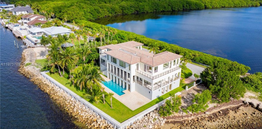 Дом в Корал-Гейблс, Флорида 7 спален, 862.78м2 № 2040084