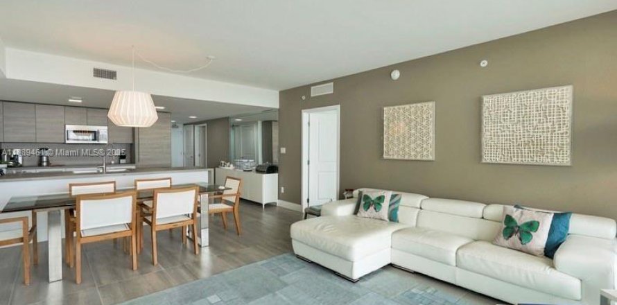 Condo in Sunny Isles Beach, Florida, 3 bedrooms  № 1938566