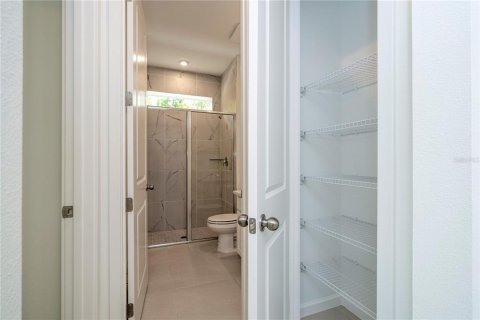 House in Orlando, Florida 5 bedrooms, 305.74 sq.m. № 1812792 - photo 22