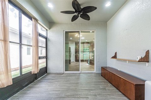 House in San Antonio, Florida 3 bedrooms, 158.58 sq.m. № 2211492 - photo 29