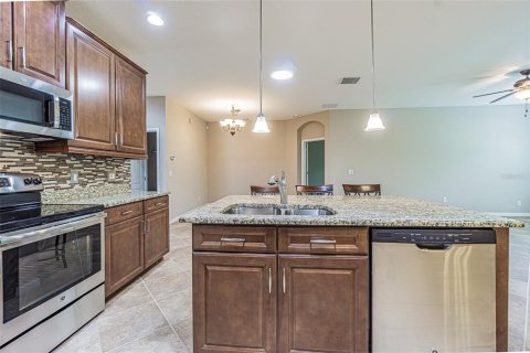 House in San Antonio, Florida 3 bedrooms, 158.58 sq.m. № 2211492 - photo 8