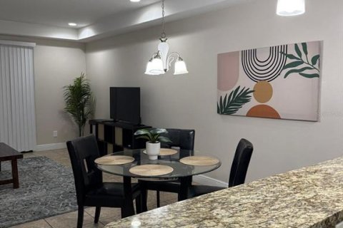 Townhouse in Davenport, Florida 3 bedrooms, 151.62 sq.m. № 2103087 - photo 8