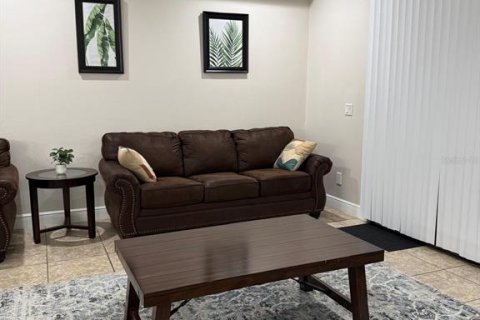 Townhouse in Davenport, Florida 3 bedrooms, 151.62 sq.m. № 2103087 - photo 4