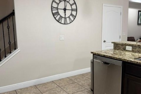 Townhouse in Davenport, Florida 3 bedrooms, 151.62 sq.m. № 2103087 - photo 9
