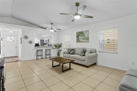 House in Apopka, Florida 3 bedrooms, 103.59 sq.m. № 1835963 - photo 8