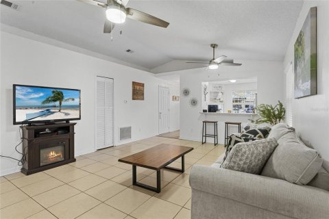House in Apopka, Florida 3 bedrooms, 103.59 sq.m. № 1835963 - photo 9