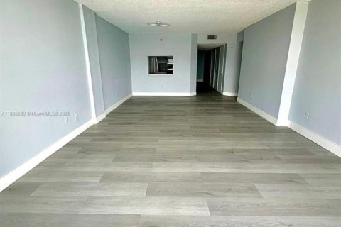 Copropriété à louer à Miami, Floride: 2 chambres, 147.34 m2 № 2169745 - photo 4
