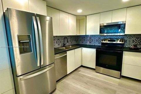 Copropriété à louer à Miami, Floride: 2 chambres, 147.34 m2 № 2169745 - photo 3