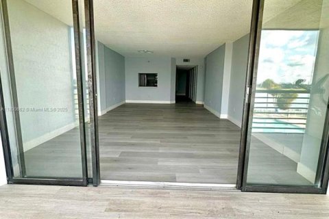 Copropriété à louer à Miami, Floride: 2 chambres, 147.34 m2 № 2169745 - photo 16