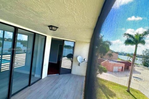 Copropriété à louer à Miami, Floride: 2 chambres, 147.34 m2 № 2169745 - photo 17
