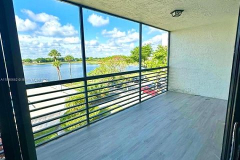 Copropriété à louer à Miami, Floride: 2 chambres, 147.34 m2 № 2169745 - photo 18