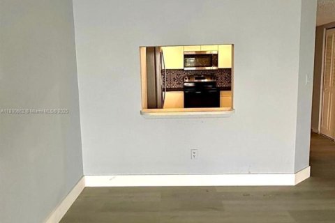 Copropriété à louer à Miami, Floride: 2 chambres, 147.34 m2 № 2169745 - photo 8