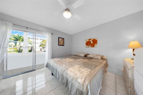 Condo in Miami, Florida, 1 bedroom  № 1978589 - photo 12
