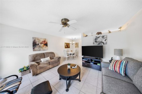 Condo in Miami, Florida, 1 bedroom  № 1978589 - photo 6